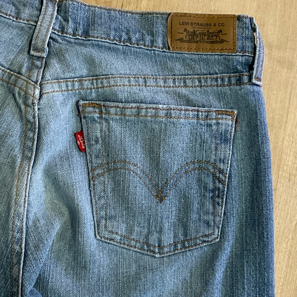 Levi's Classic Denim Jeans - Picture 3 of 5